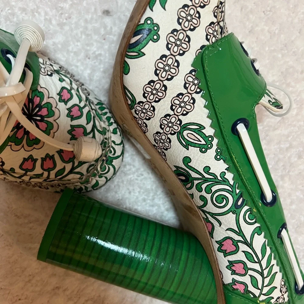 Tory Burch Green White Floral Block Heel Lace-Up Pumps